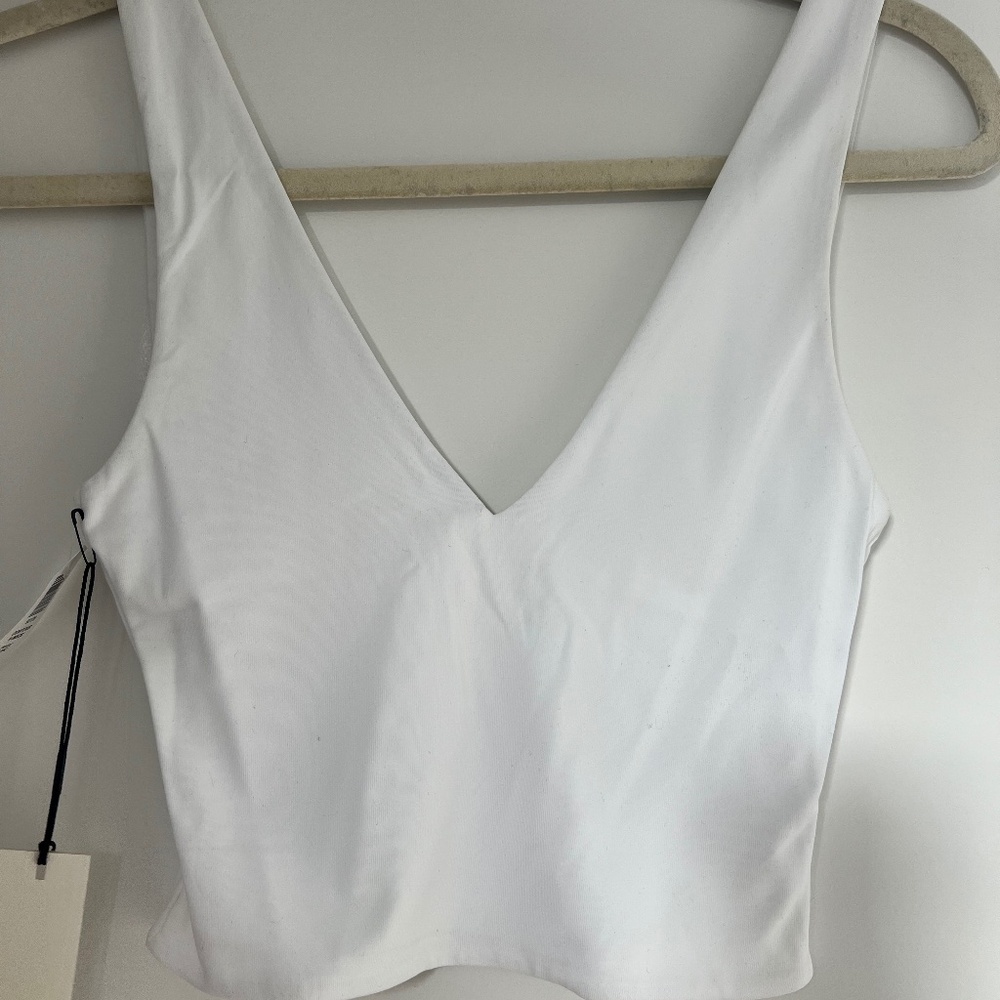 NWT Aritzia white contour v-neck tank